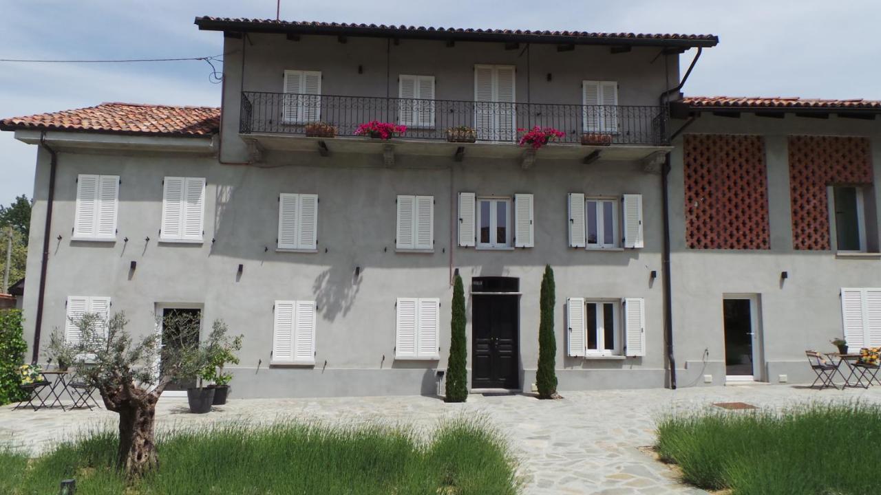 Montegrosso dʼAsti Sotto La Vigna Charm Stay Adults Only Vacation Suite Appartment المظهر الخارجي الصورة